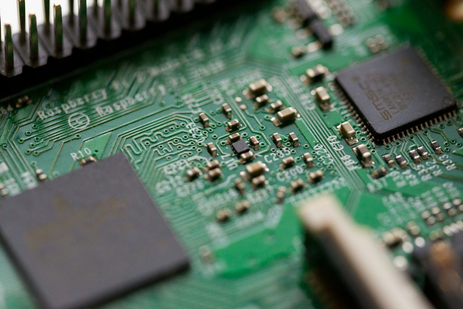Fibra de vidrio vs. cerámica vs. plástico: comparativa técnica